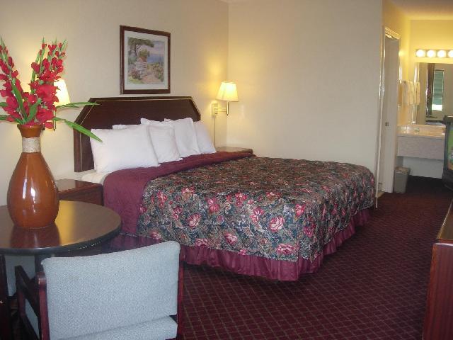 1 King Bed Nonsmoking